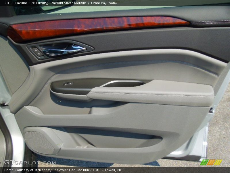Radiant Silver Metallic / Titanium/Ebony 2012 Cadillac SRX Luxury