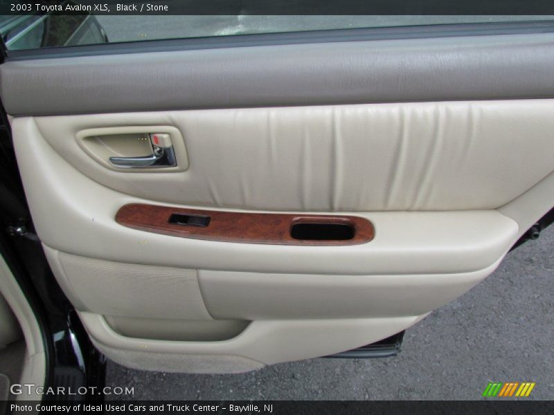 Black / Stone 2003 Toyota Avalon XLS