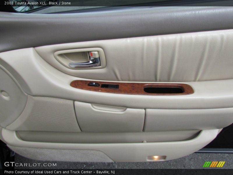 Black / Stone 2003 Toyota Avalon XLS
