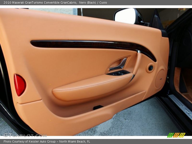 Door Panel of 2010 GranTurismo Convertible GranCabrio