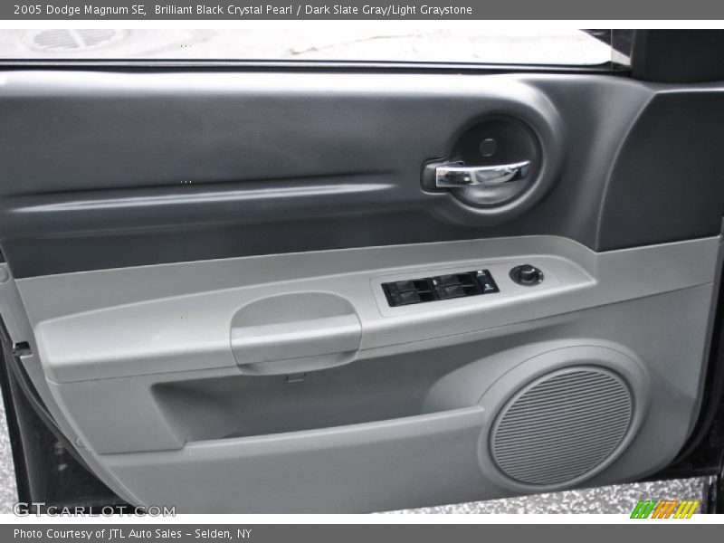 Brilliant Black Crystal Pearl / Dark Slate Gray/Light Graystone 2005 Dodge Magnum SE