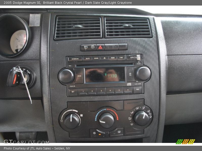 Brilliant Black Crystal Pearl / Dark Slate Gray/Light Graystone 2005 Dodge Magnum SE