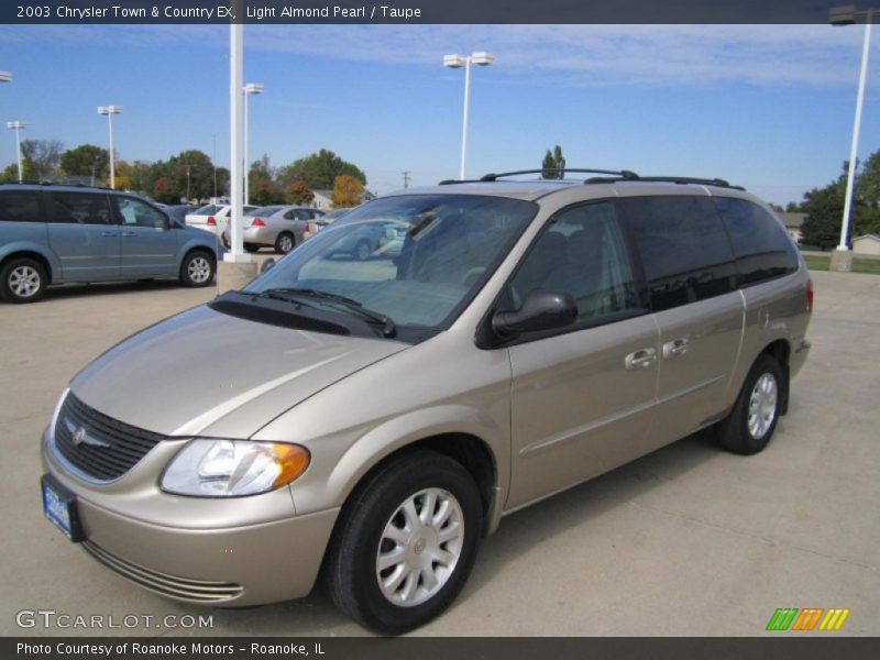 Front 3/4 View of 2003 Town & Country EX
