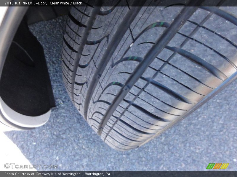 Clear White / Black 2013 Kia Rio LX 5-Door