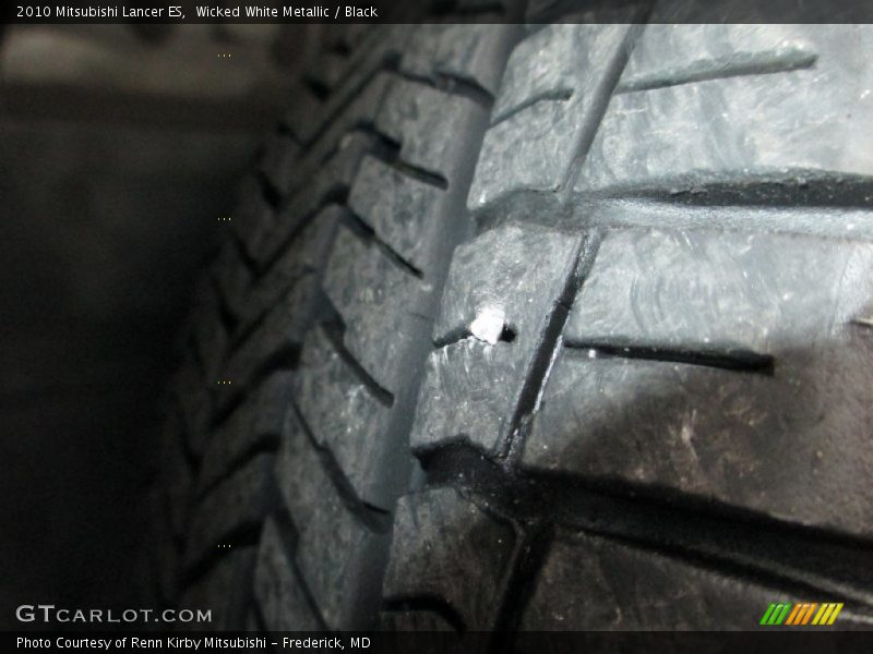 Wicked White Metallic / Black 2010 Mitsubishi Lancer ES