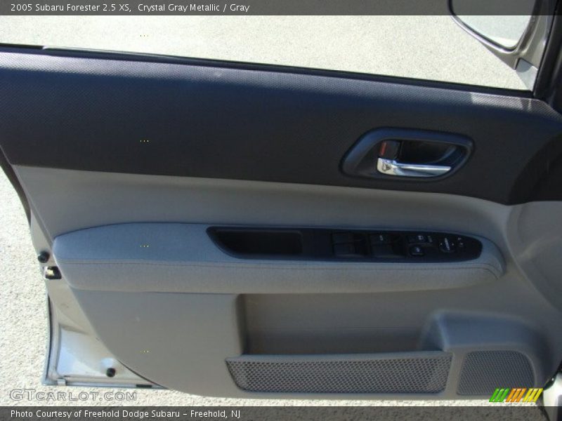 Crystal Gray Metallic / Gray 2005 Subaru Forester 2.5 XS