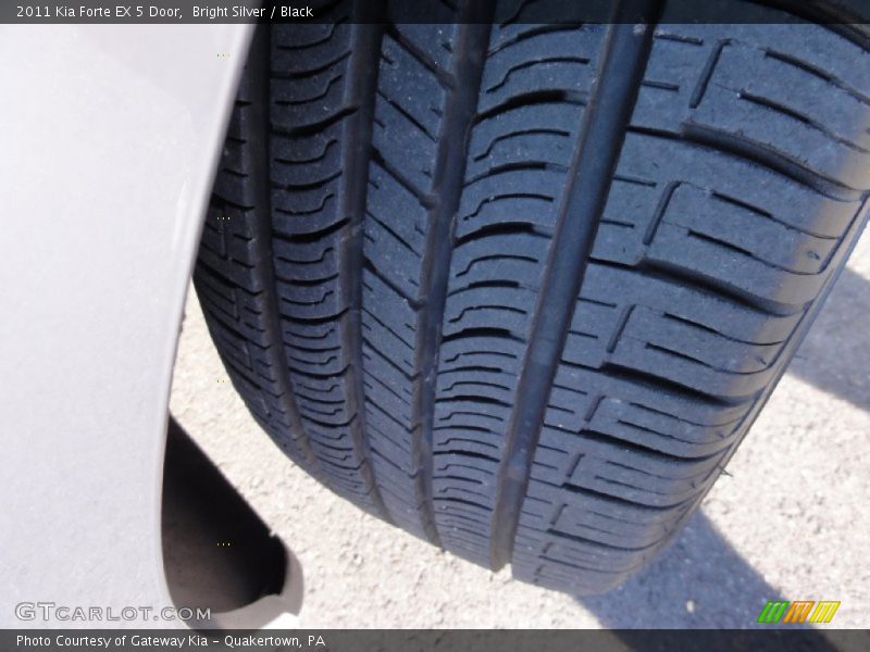 Bright Silver / Black 2011 Kia Forte EX 5 Door