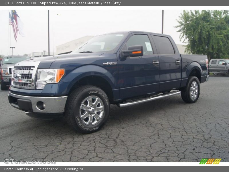 Front 3/4 View of 2013 F150 XLT SuperCrew 4x4