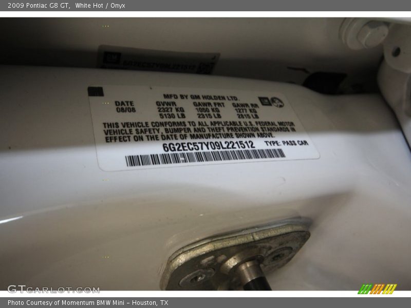 White Hot / Onyx 2009 Pontiac G8 GT