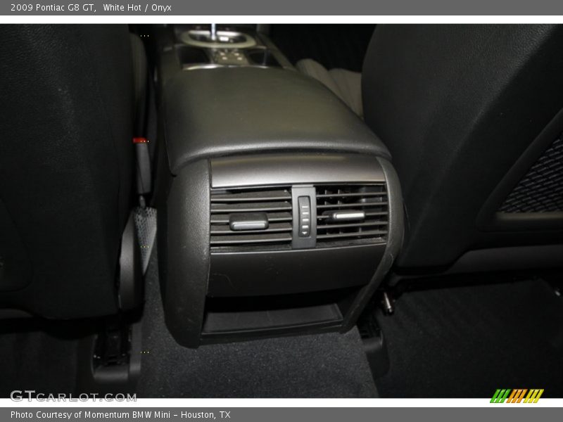 White Hot / Onyx 2009 Pontiac G8 GT
