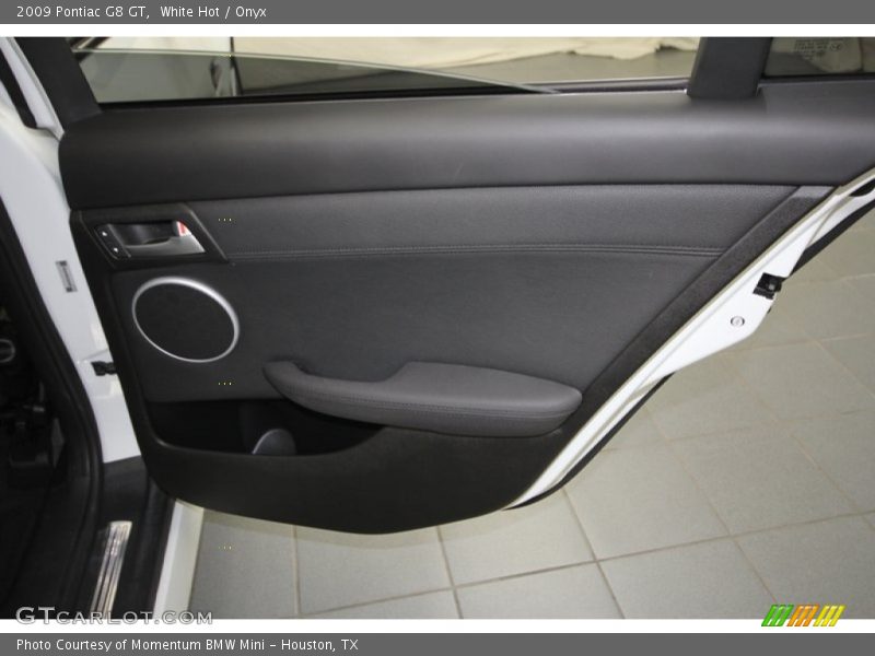 White Hot / Onyx 2009 Pontiac G8 GT