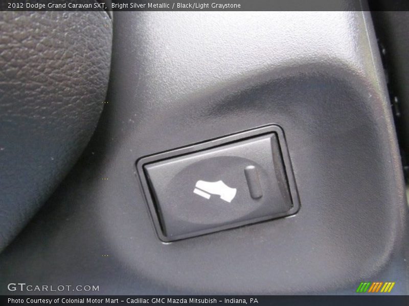 Bright Silver Metallic / Black/Light Graystone 2012 Dodge Grand Caravan SXT