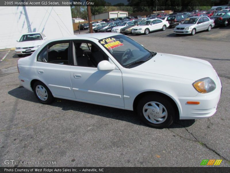 Noble White / Gray 2005 Hyundai Accent GLS Sedan