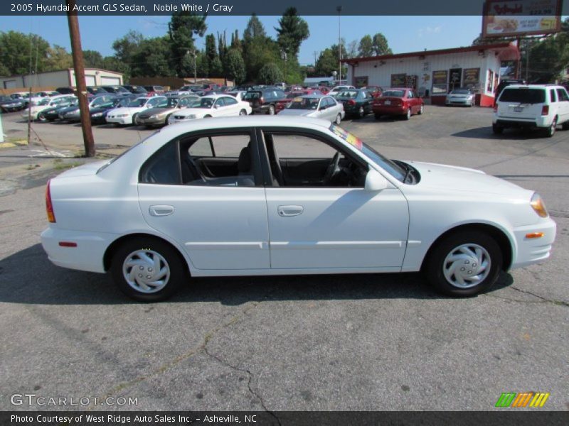 Noble White / Gray 2005 Hyundai Accent GLS Sedan
