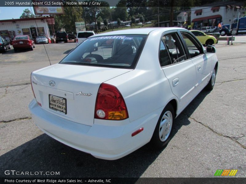 Noble White / Gray 2005 Hyundai Accent GLS Sedan