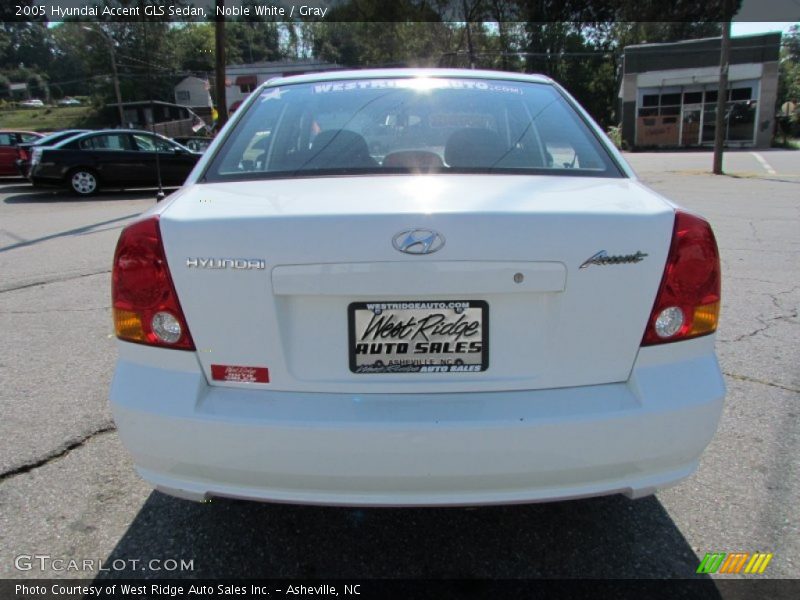 Noble White / Gray 2005 Hyundai Accent GLS Sedan