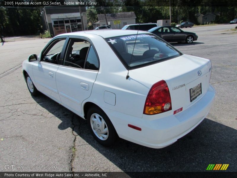 Noble White / Gray 2005 Hyundai Accent GLS Sedan