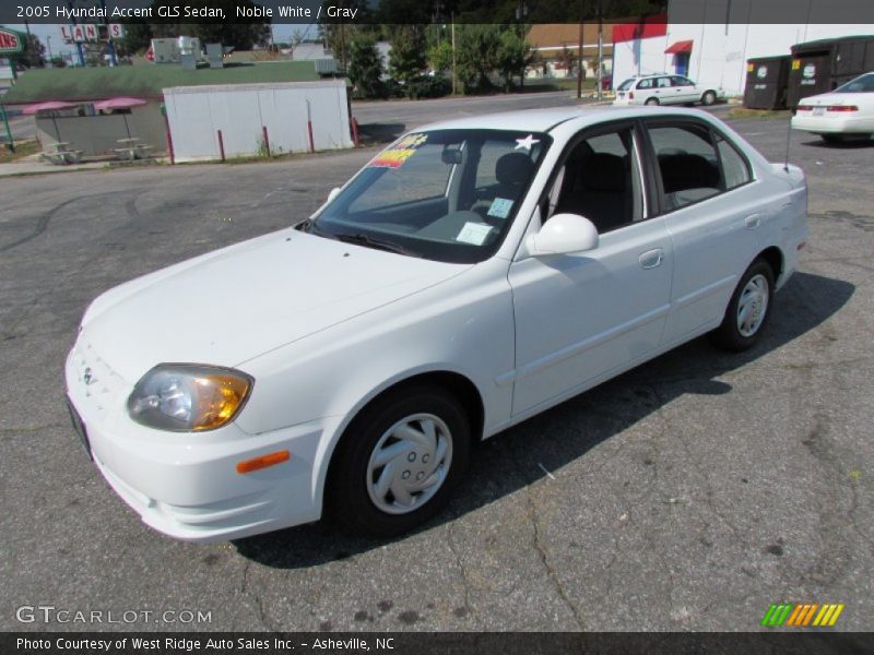 Noble White / Gray 2005 Hyundai Accent GLS Sedan