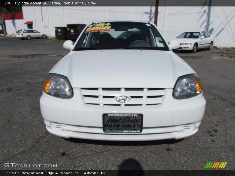 Noble White / Gray 2005 Hyundai Accent GLS Sedan