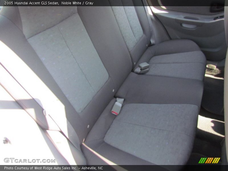Noble White / Gray 2005 Hyundai Accent GLS Sedan