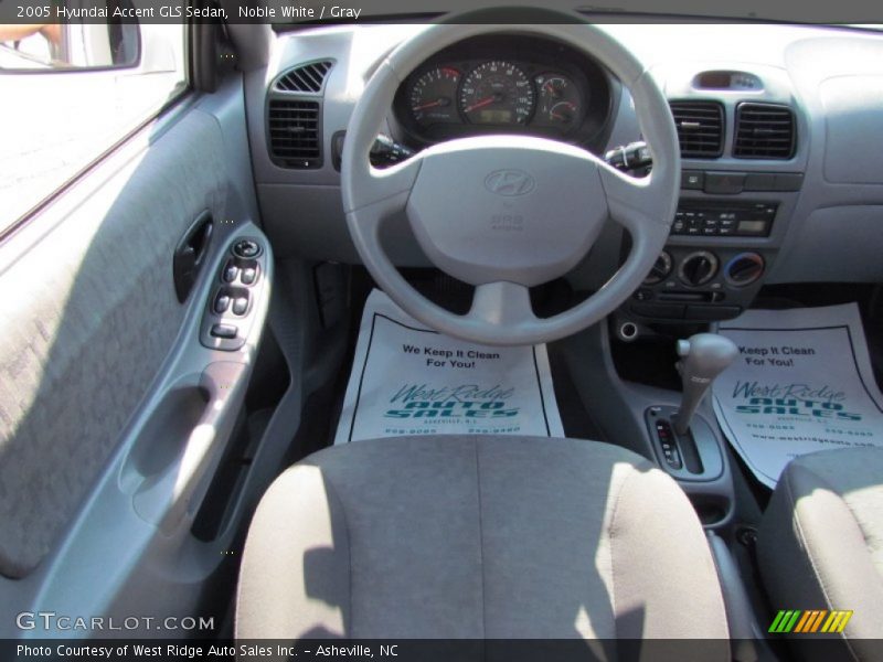 Noble White / Gray 2005 Hyundai Accent GLS Sedan
