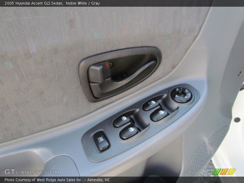 Noble White / Gray 2005 Hyundai Accent GLS Sedan
