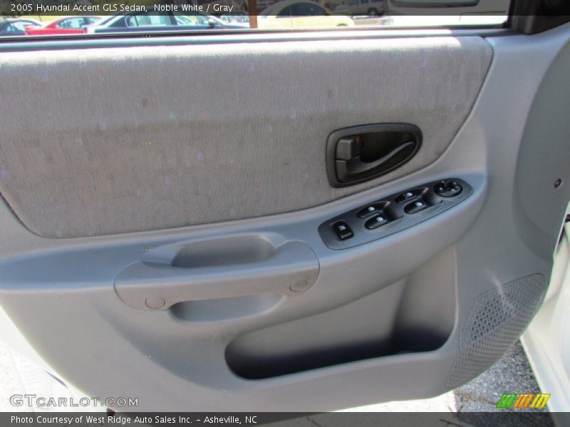 Noble White / Gray 2005 Hyundai Accent GLS Sedan