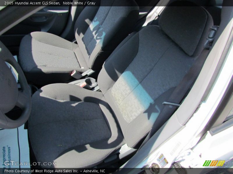 Noble White / Gray 2005 Hyundai Accent GLS Sedan
