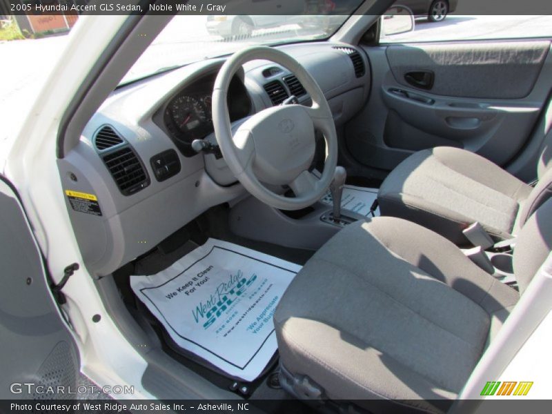 Noble White / Gray 2005 Hyundai Accent GLS Sedan