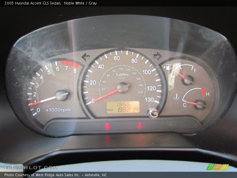 Noble White / Gray 2005 Hyundai Accent GLS Sedan