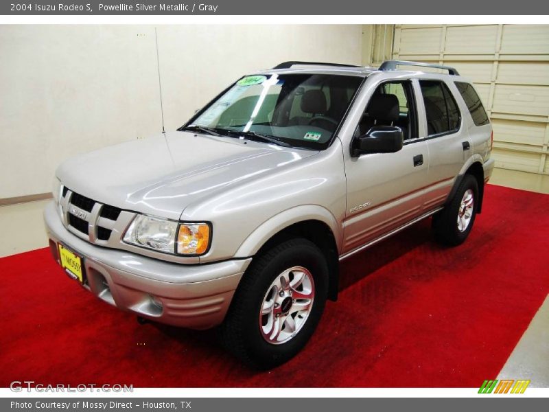 Front 3/4 View of 2004 Rodeo S