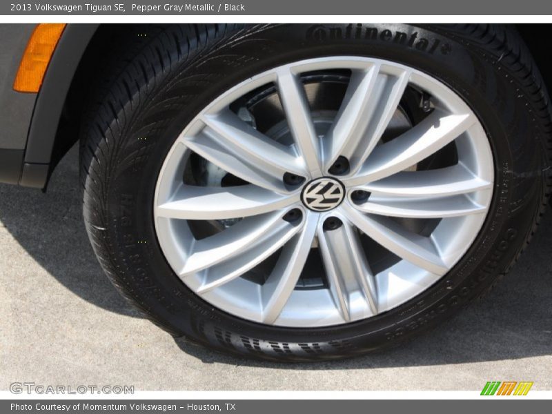 Pepper Gray Metallic / Black 2013 Volkswagen Tiguan SE
