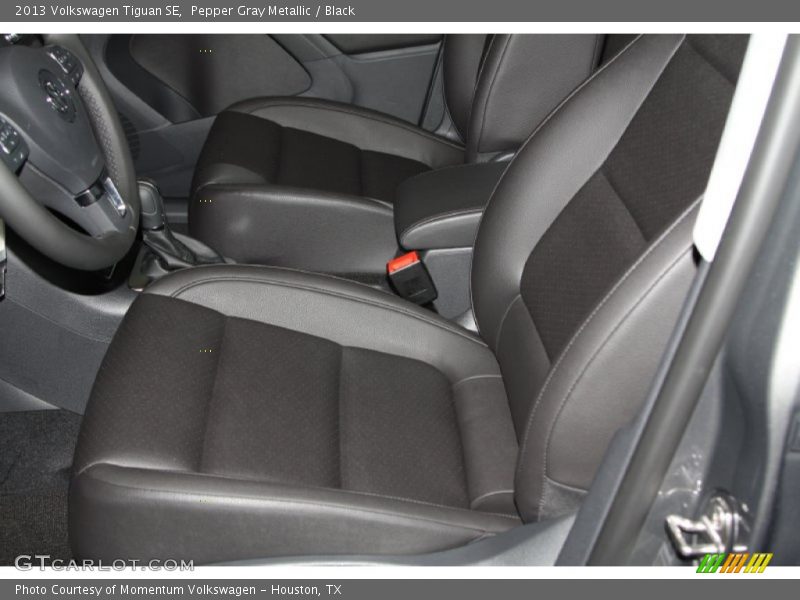 Pepper Gray Metallic / Black 2013 Volkswagen Tiguan SE