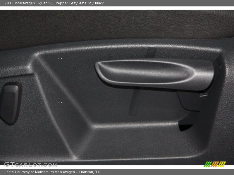 Pepper Gray Metallic / Black 2013 Volkswagen Tiguan SE