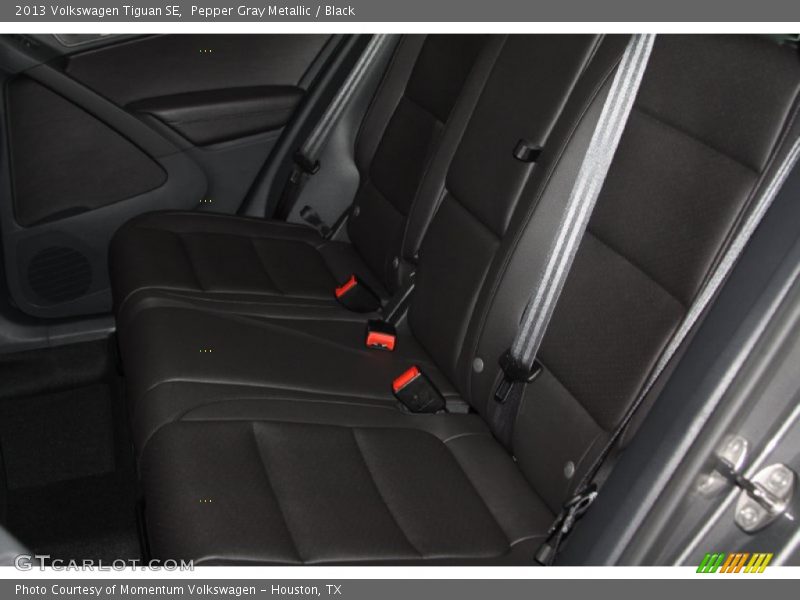Pepper Gray Metallic / Black 2013 Volkswagen Tiguan SE