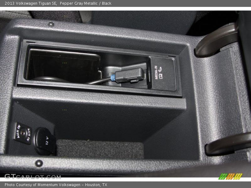 Pepper Gray Metallic / Black 2013 Volkswagen Tiguan SE