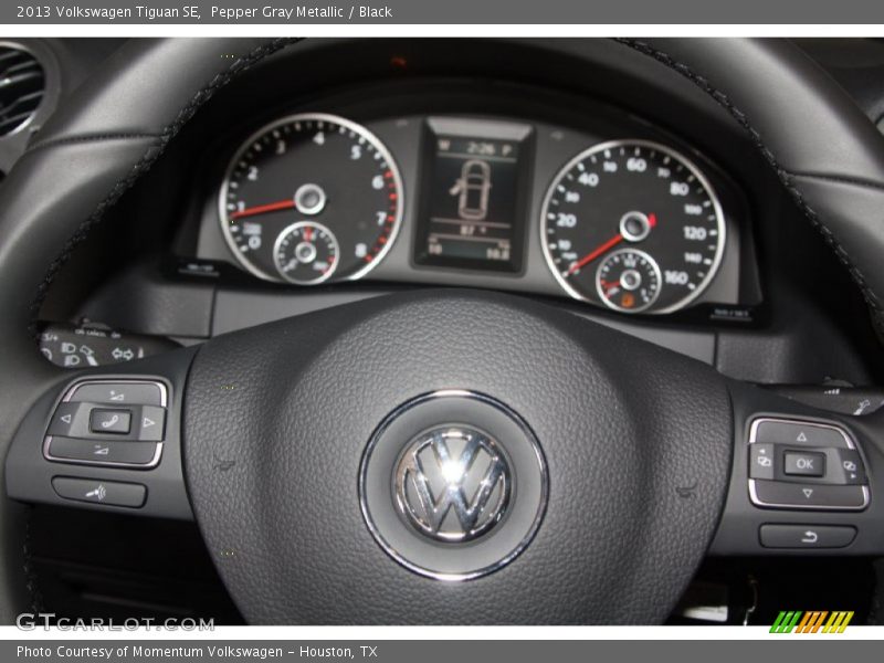 Pepper Gray Metallic / Black 2013 Volkswagen Tiguan SE
