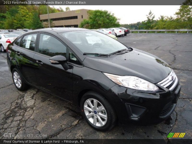 Tuxedo Black / Charcoal Black 2013 Ford Fiesta SE Sedan