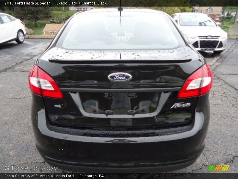 Tuxedo Black / Charcoal Black 2013 Ford Fiesta SE Sedan