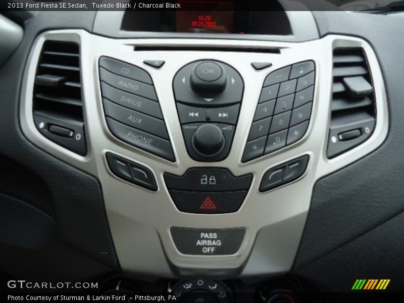 Tuxedo Black / Charcoal Black 2013 Ford Fiesta SE Sedan