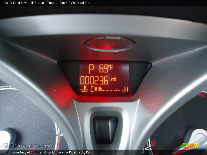 Tuxedo Black / Charcoal Black 2013 Ford Fiesta SE Sedan