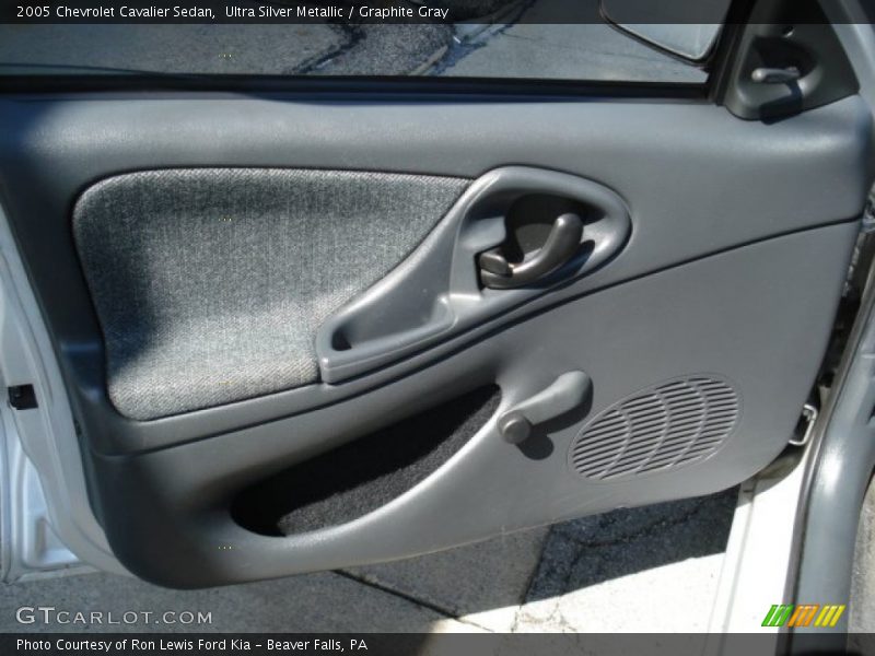 Ultra Silver Metallic / Graphite Gray 2005 Chevrolet Cavalier Sedan