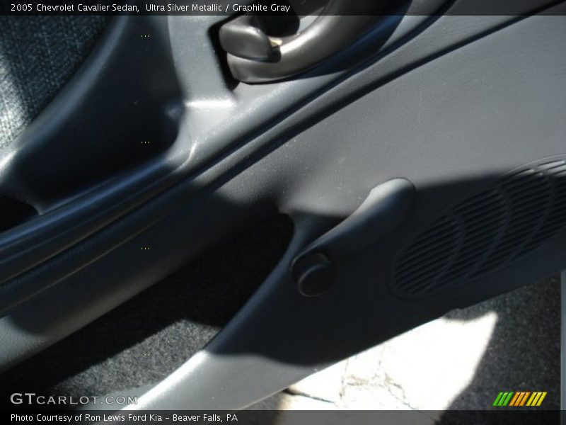Ultra Silver Metallic / Graphite Gray 2005 Chevrolet Cavalier Sedan