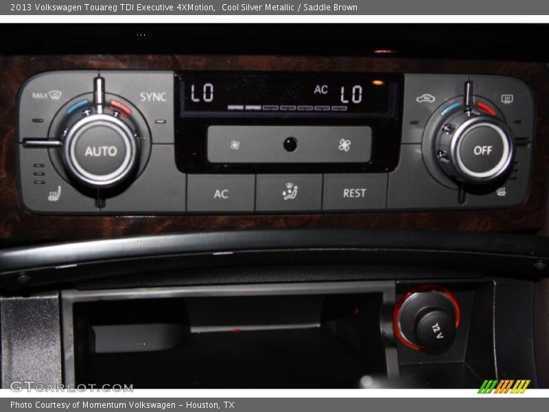 Controls of 2013 Touareg TDI Executive 4XMotion