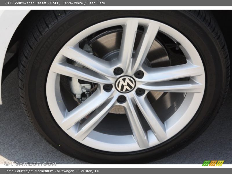 Candy White / Titan Black 2013 Volkswagen Passat V6 SEL