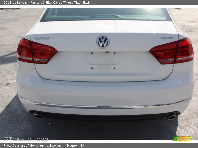 Candy White / Titan Black 2013 Volkswagen Passat V6 SEL