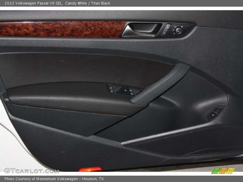 Candy White / Titan Black 2013 Volkswagen Passat V6 SEL