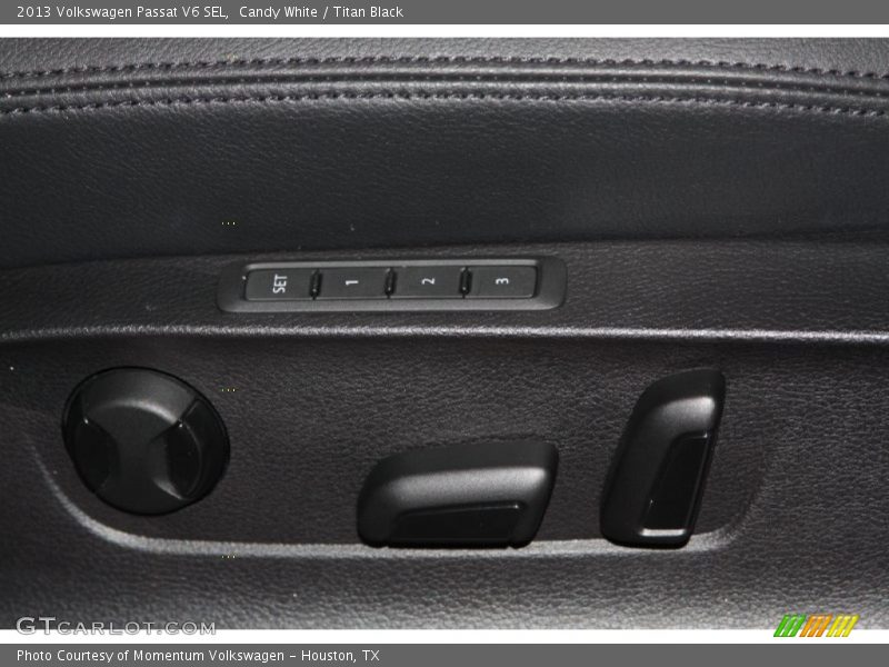 Candy White / Titan Black 2013 Volkswagen Passat V6 SEL