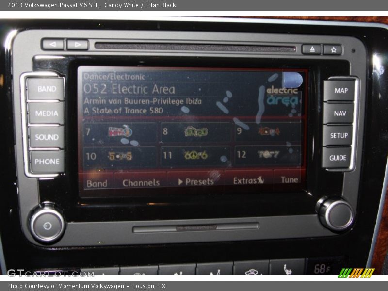 Candy White / Titan Black 2013 Volkswagen Passat V6 SEL