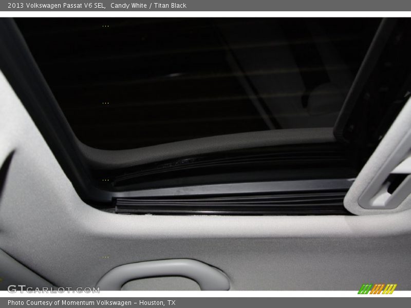 Candy White / Titan Black 2013 Volkswagen Passat V6 SEL